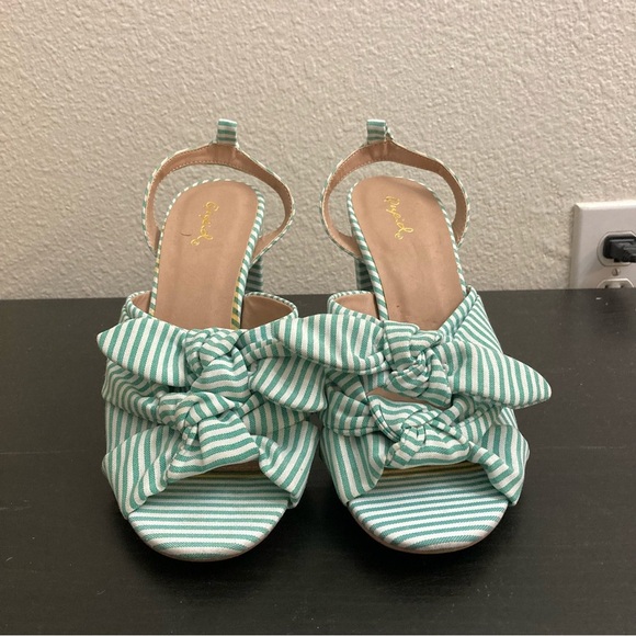 Qupid Peep Toe Bow Heels - Teal/White - Size 8.5 - Picture 2 of 8